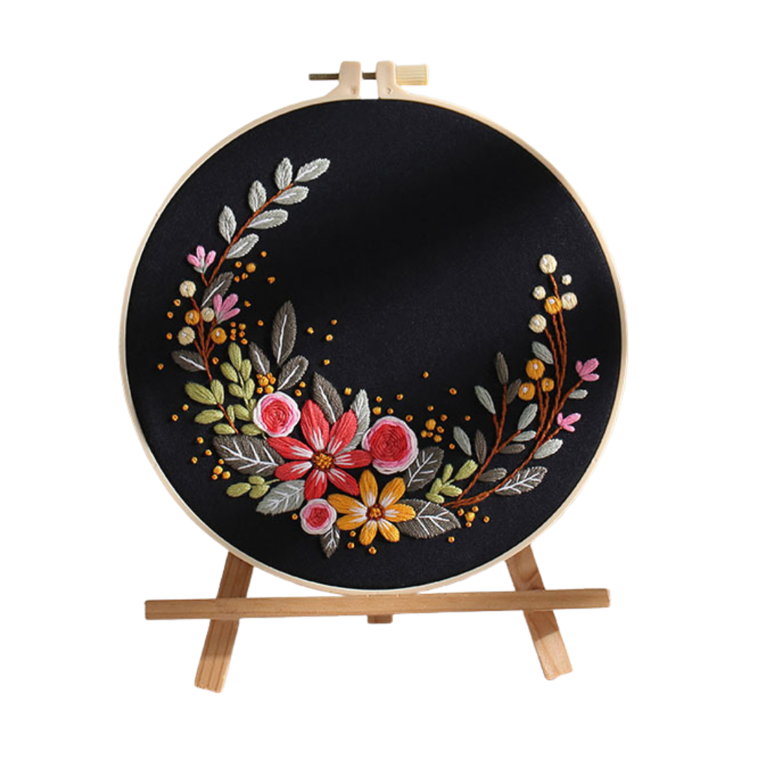 Velvet Bloom – Borduurset met bloemenkrans op donkere achtergrond