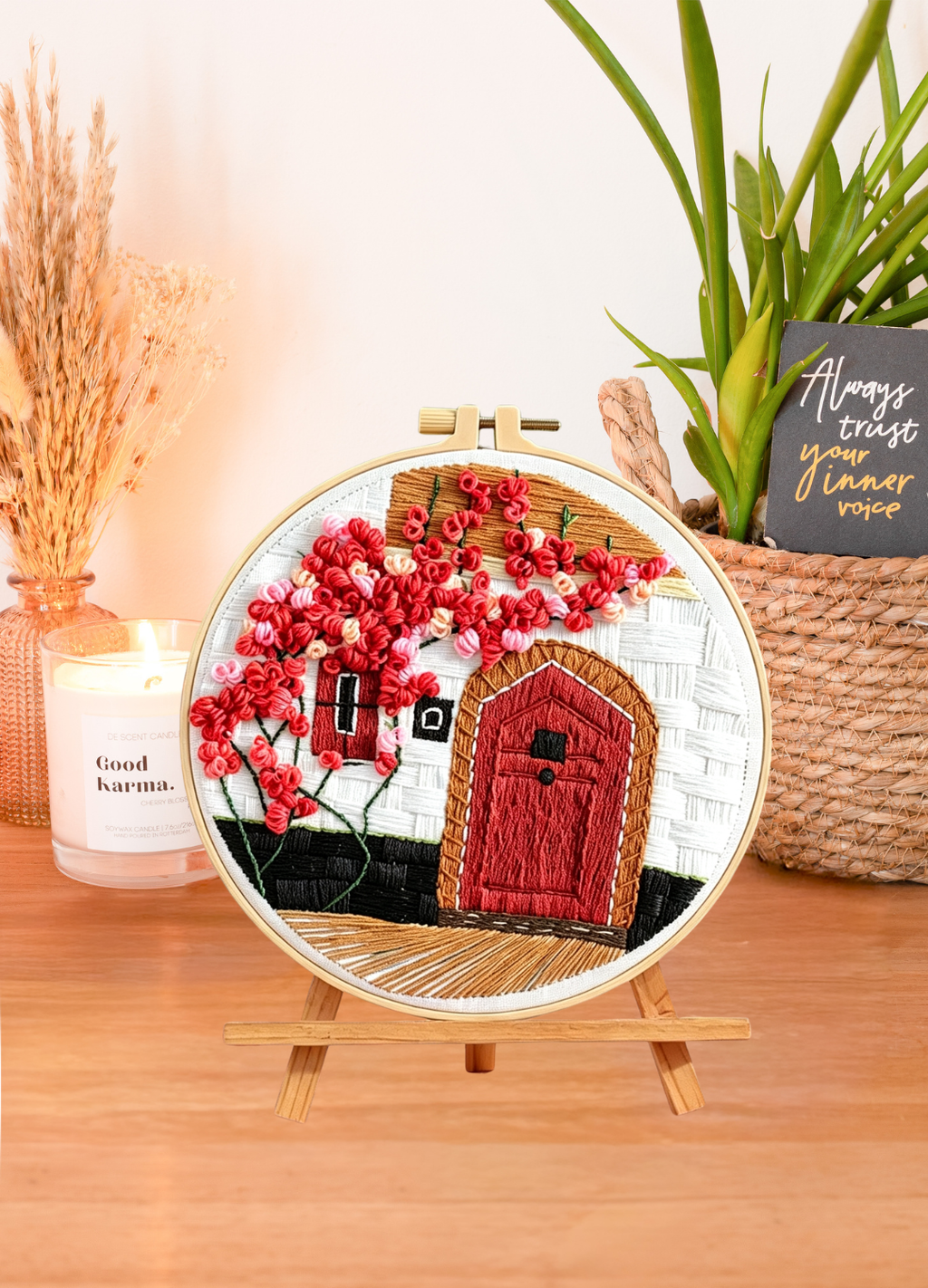 Scarlet Door – Borduurset met rode deur en bloesemboom
