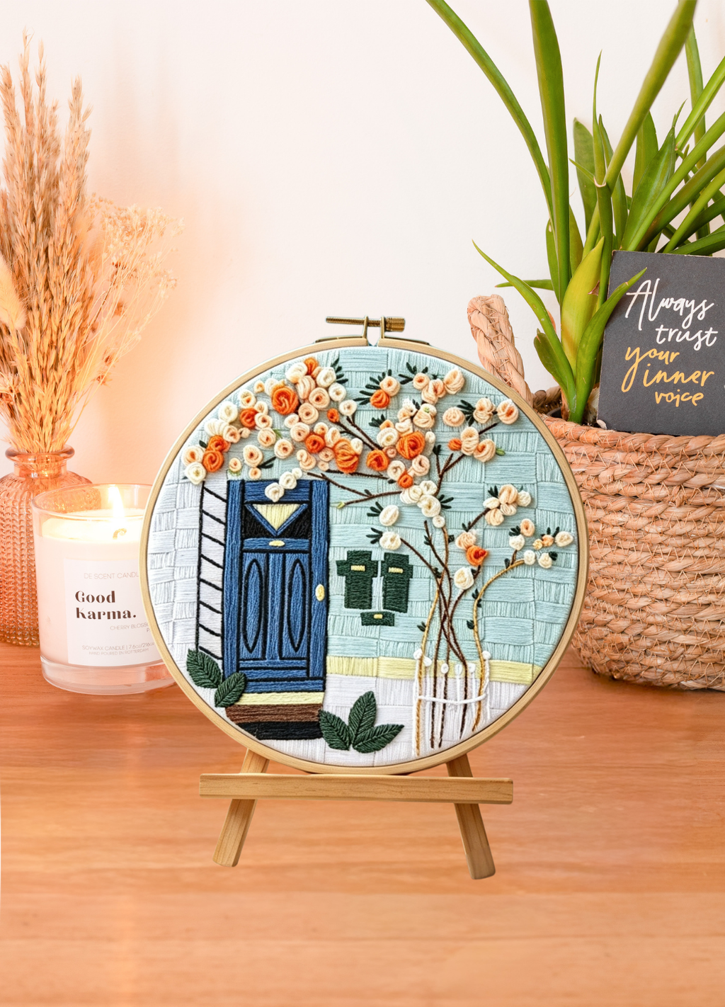 Blue Door Haven – Borduurset met blauwe voordeur en bloesembomen