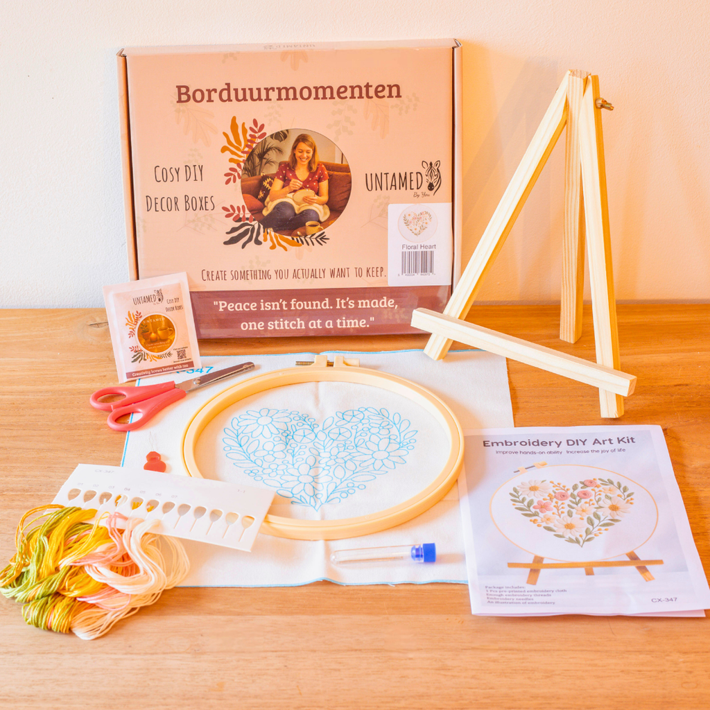 Floral Heart – Borduurset met margrieten en zachte roosjes