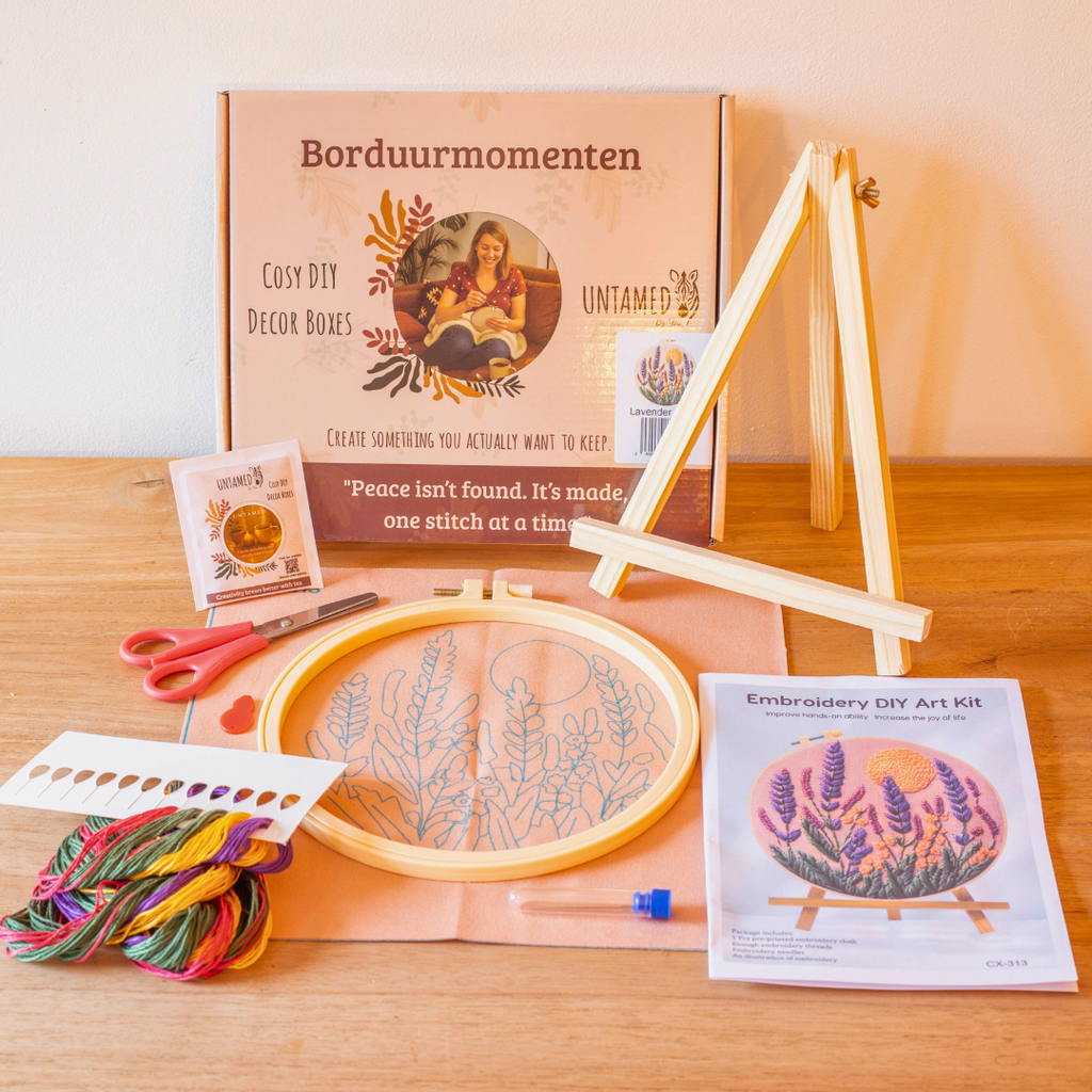 Lavender Sunset – Borduurset met lavendel en gouden avondzon