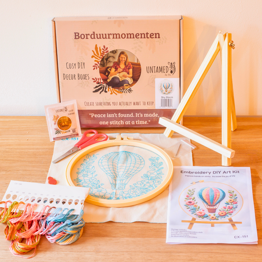 Sky Bloom – Kit de broderie avec montgolfière et couronne de fleurs