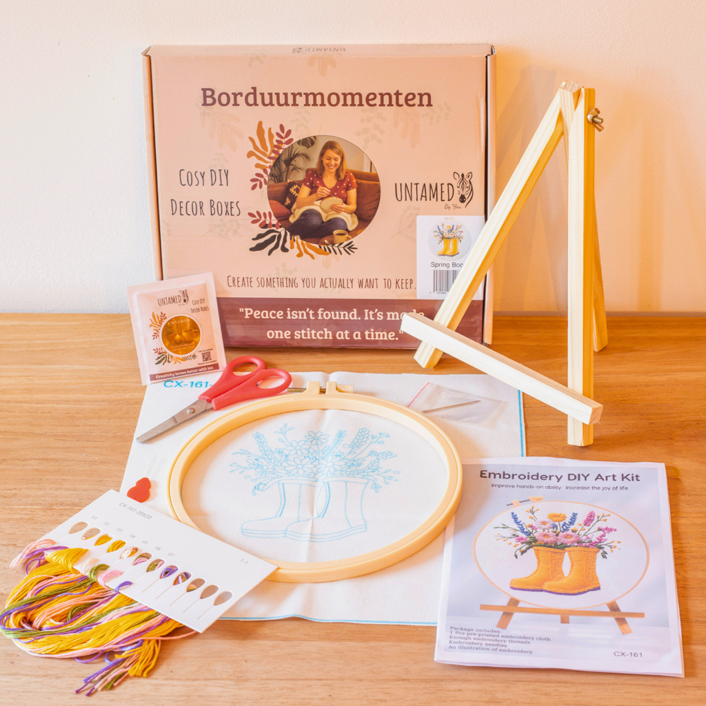 Spring Boots – Borduurset met laarsjes en lentebloemen