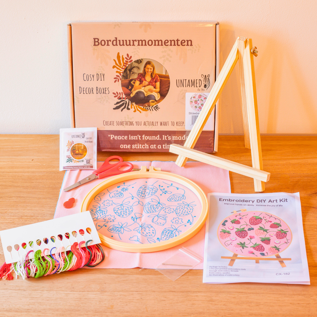 Strawberry Fields – Embroidery kit with summery strawberries