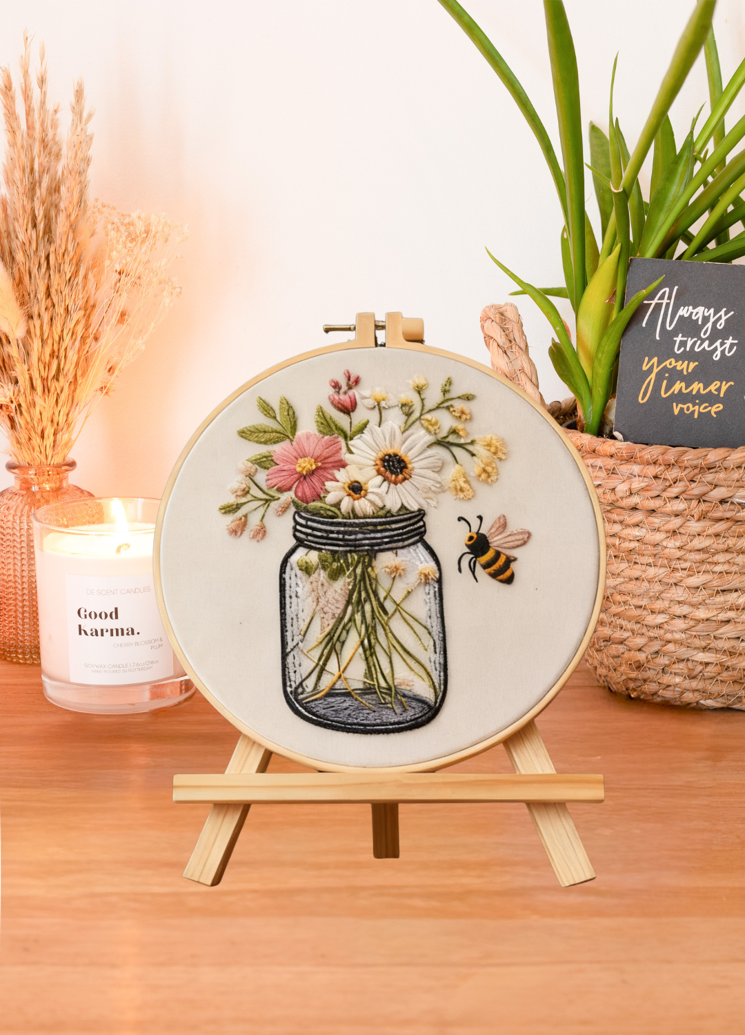 Honey Meadow – Borduurset met bloemen en bijtje