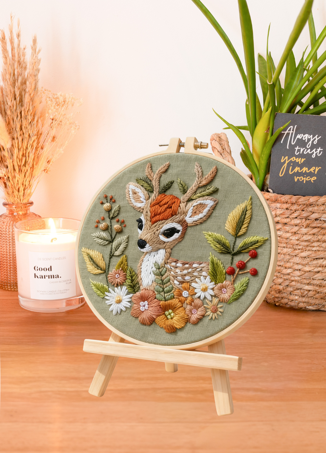 Forest Deer – Borduurset met jong hertje en herfstbloemen