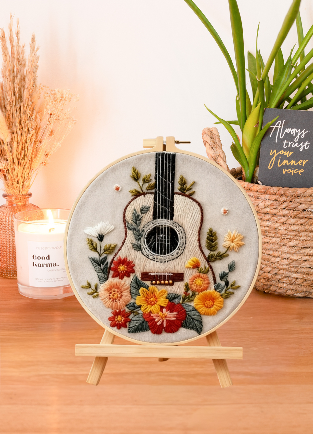 Golden Guitar – Borduurset met bloemen en akoestische gitaar