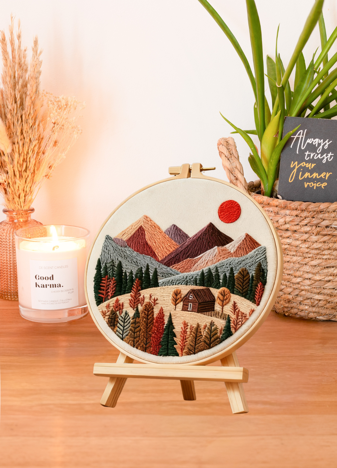 Mountain Retreat – Borduurset met herfstbergen en knus huisje