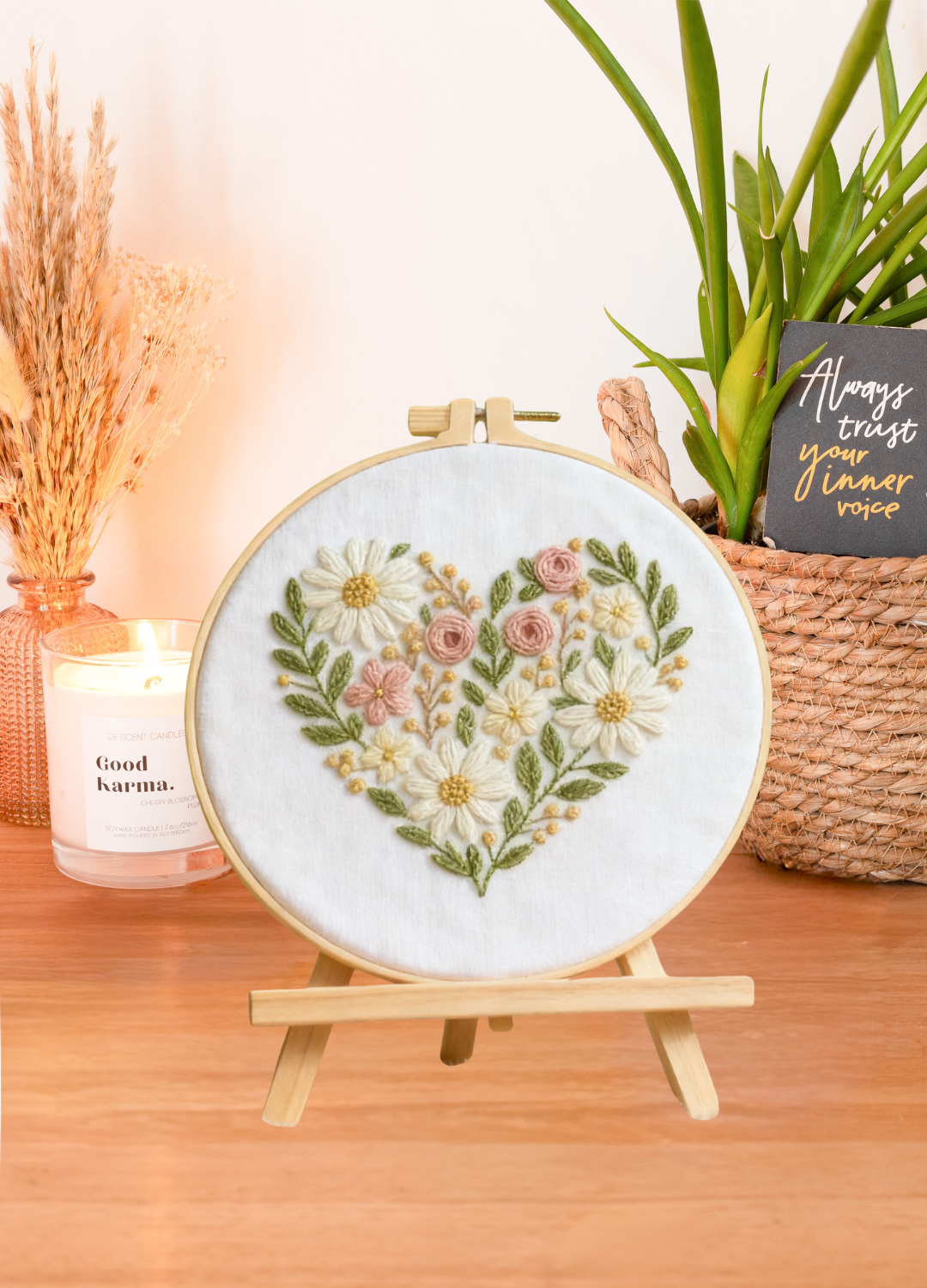 Floral Heart – Borduurset met margrieten en zachte roosjes